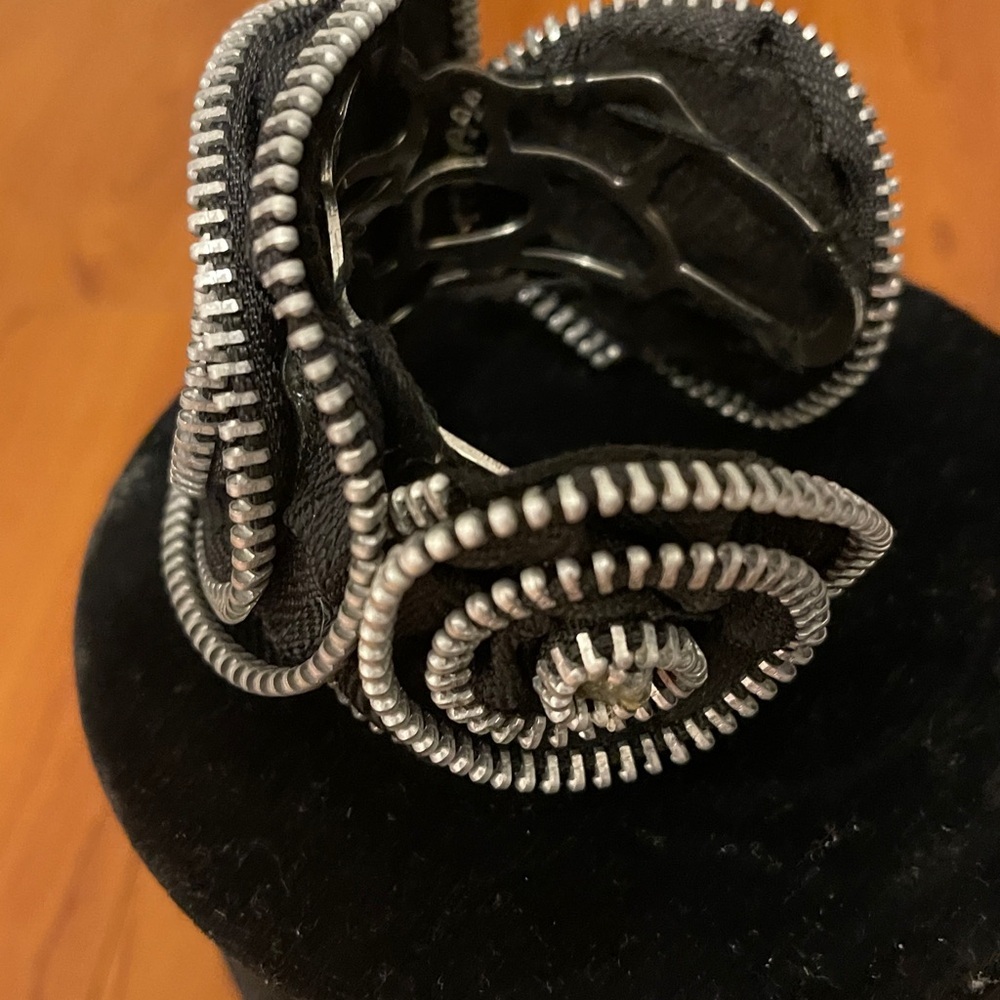Black and Silver Zipper Cuff Spiral Bracelet - Picture 11 of 12